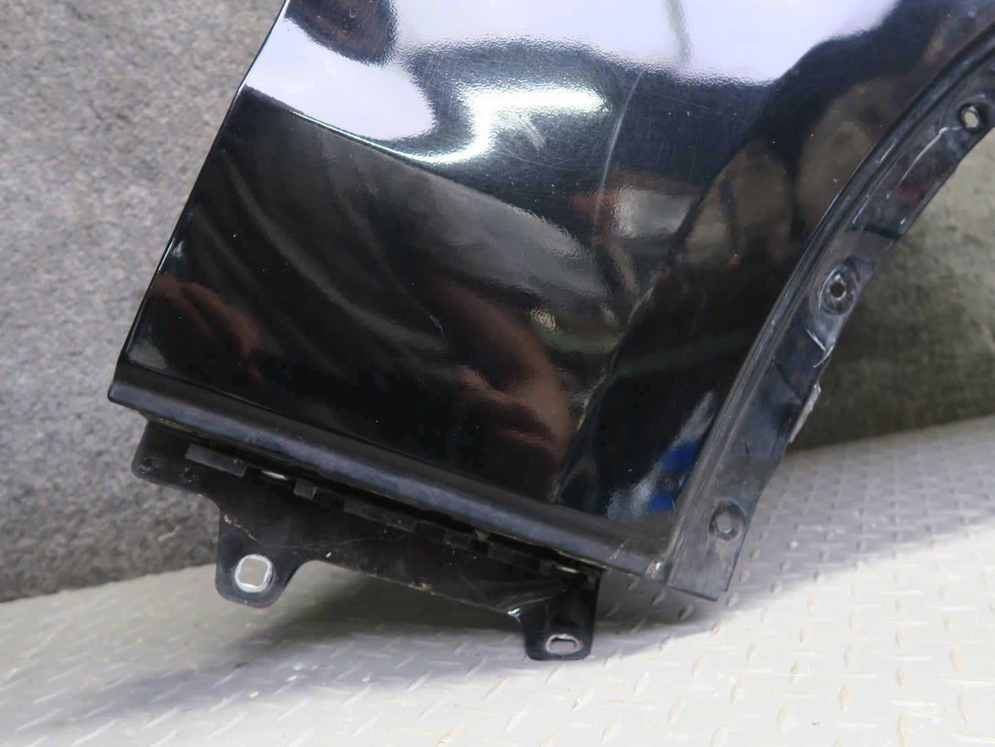 2017-2020 Maserati Levante M161 Front Right Fender Shell Cover Panel Black