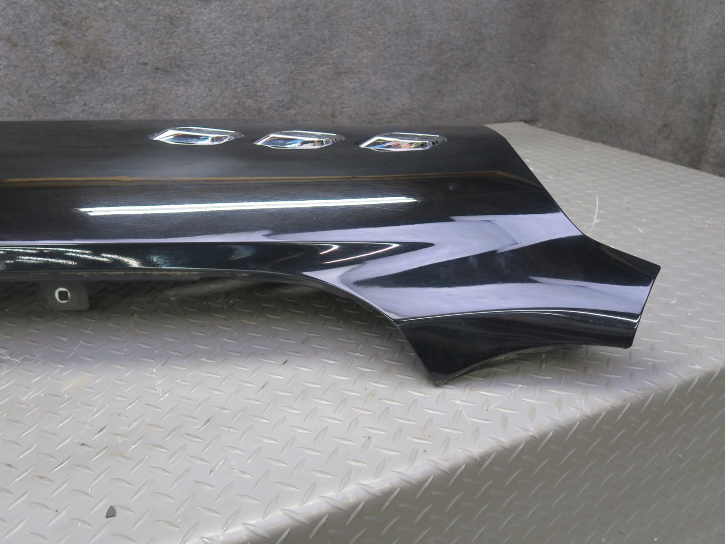 2017-2020 Maserati Levante M161 Front Right Fender Shell Cover Panel Black