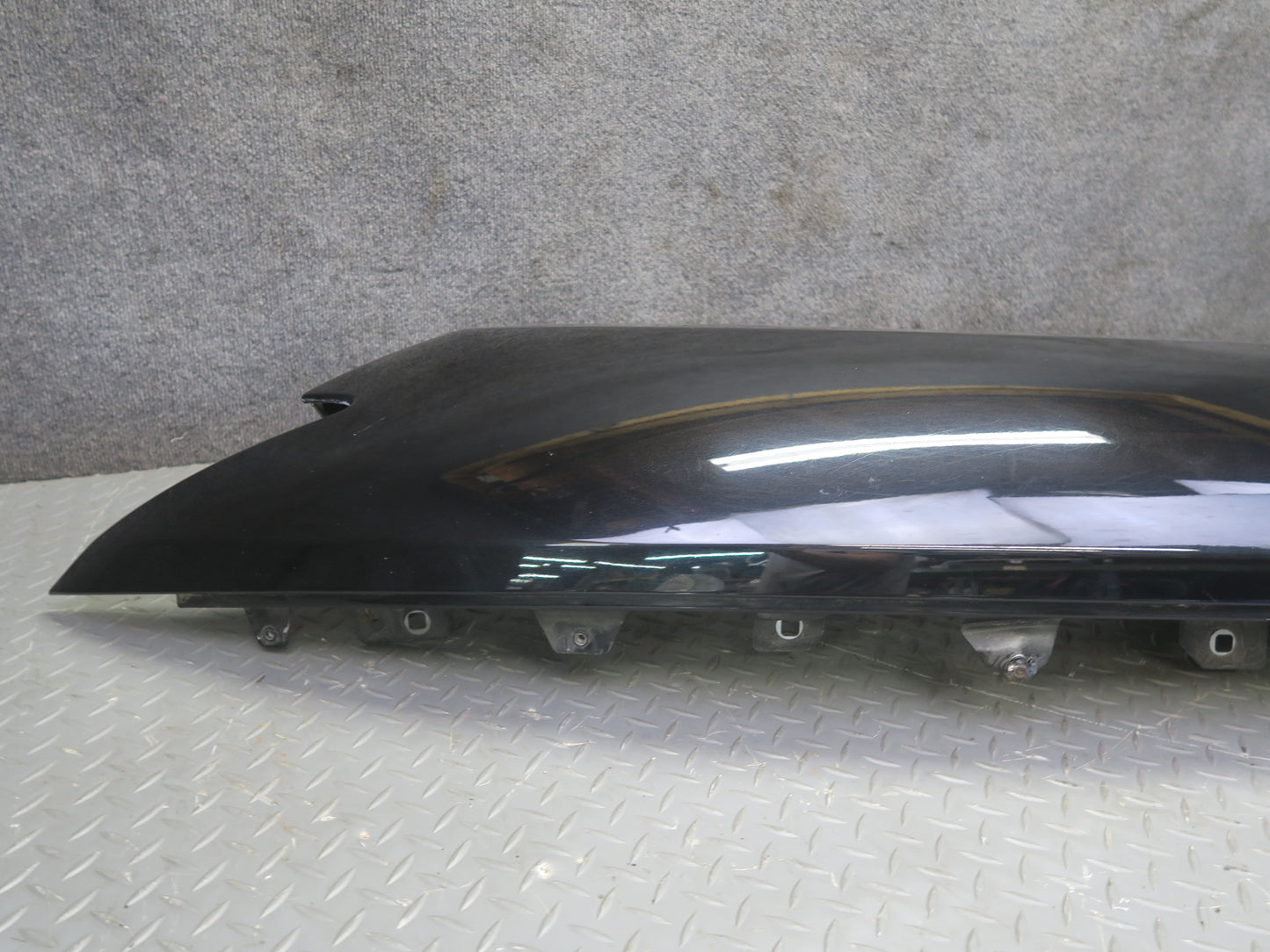 2017-2020 Maserati Levante M161 Front Right Fender Shell Cover Panel Black
