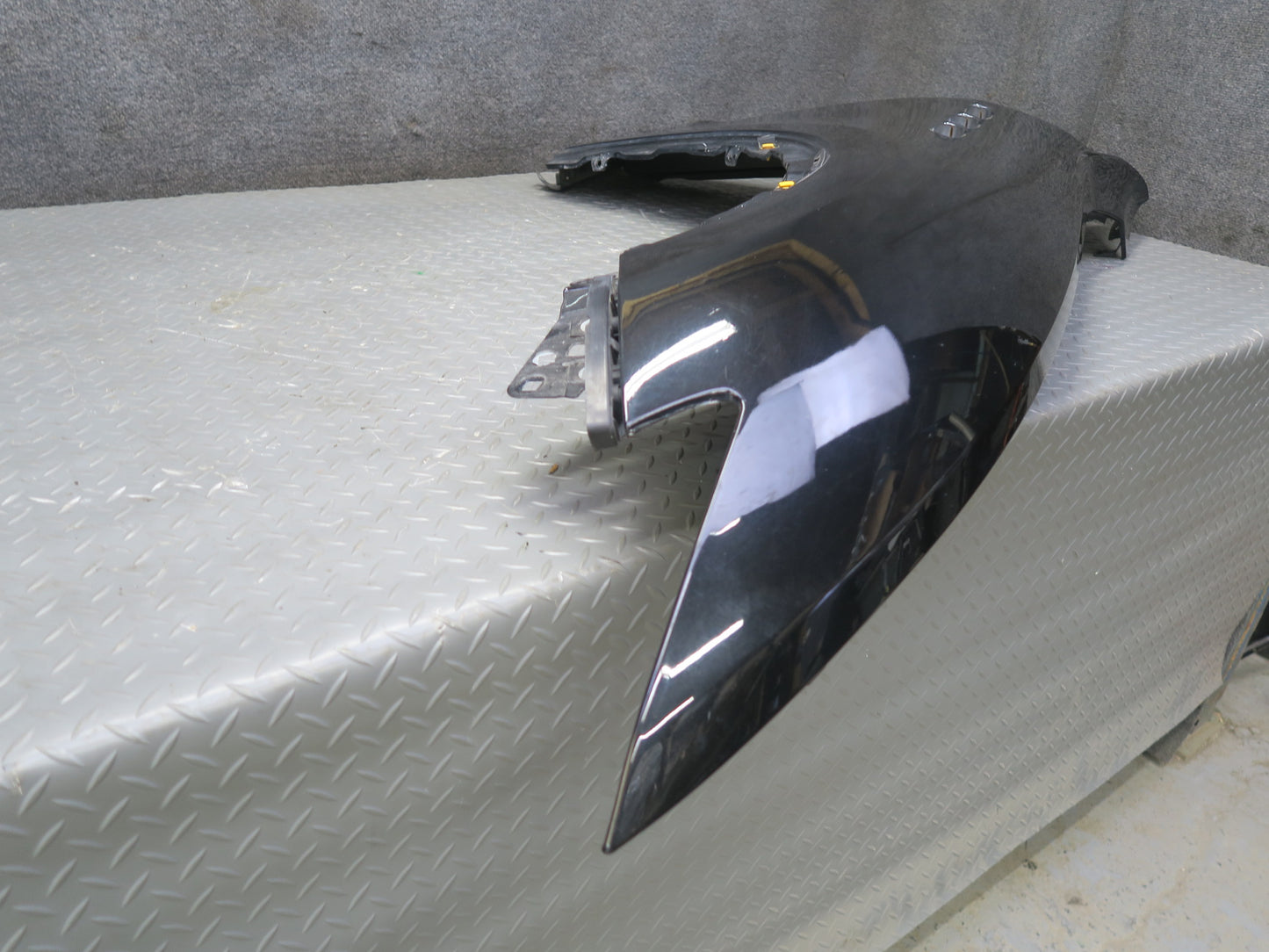 2017-2020 Maserati Levante M161 Front Right Fender Shell Cover Panel Black