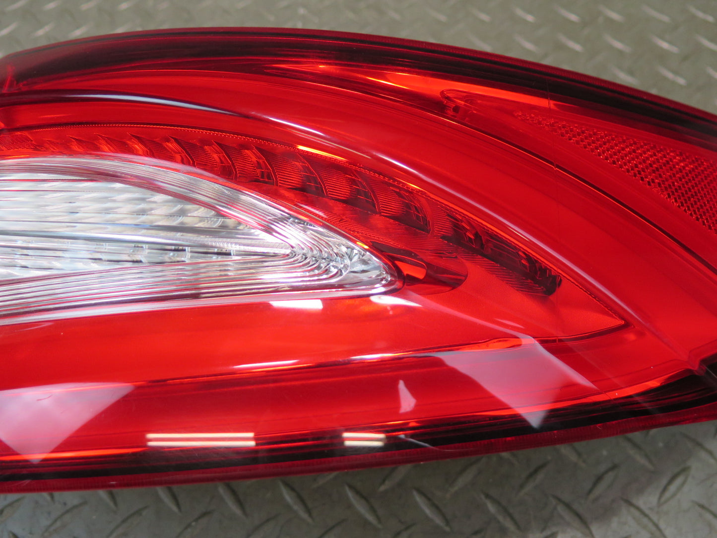 2017-2020 Maserati Levante M161 Rear Right Outer Tail Light Lamp 20670204