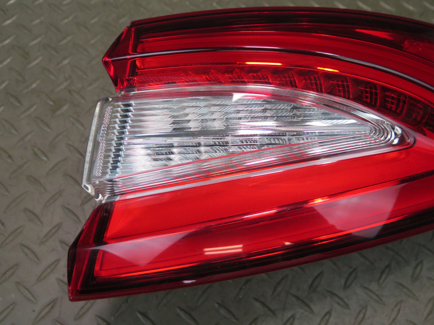 2017-2020 Maserati Levante M161 Rear Right Outer Tail Light Lamp 20670204