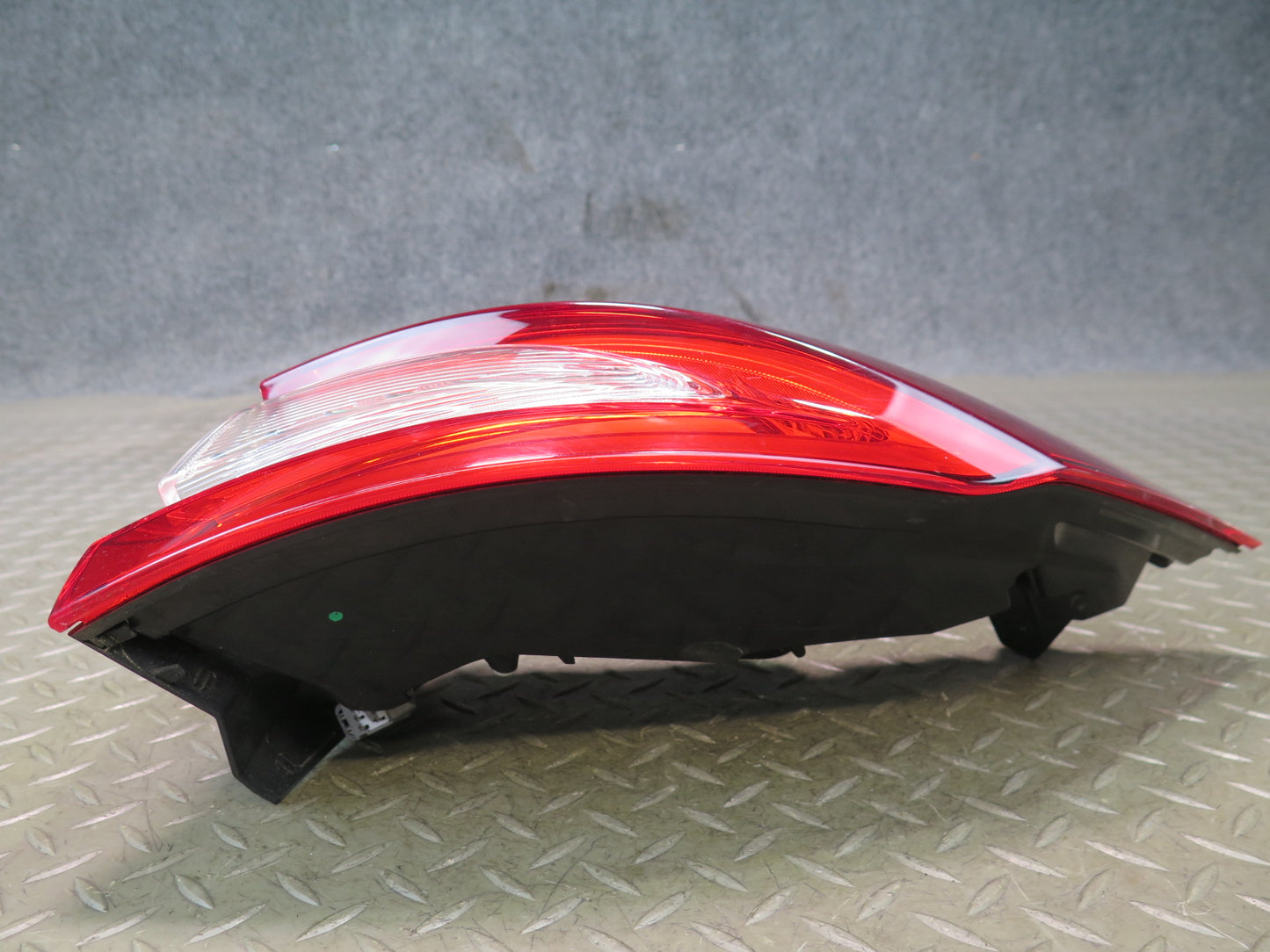 2017-2020 Maserati Levante M161 Rear Right Outer Tail Light Lamp 20670204
