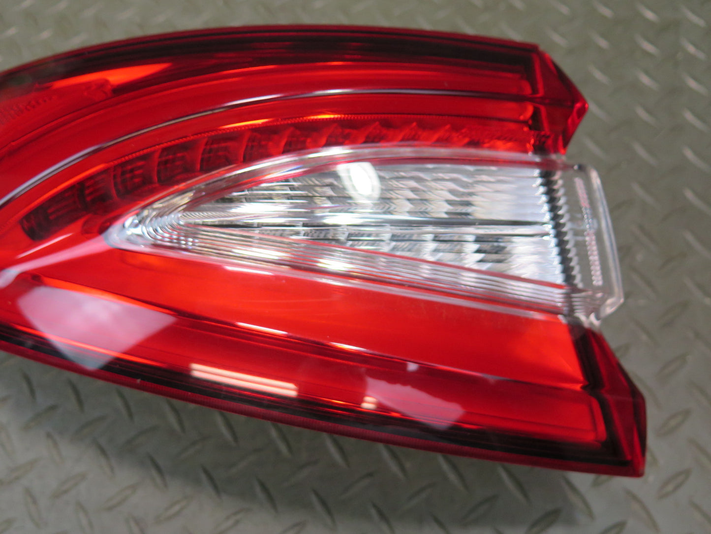 2017-2020 Maserati Levante M161 Rear Left Outer Tail Light Lamp 20670104