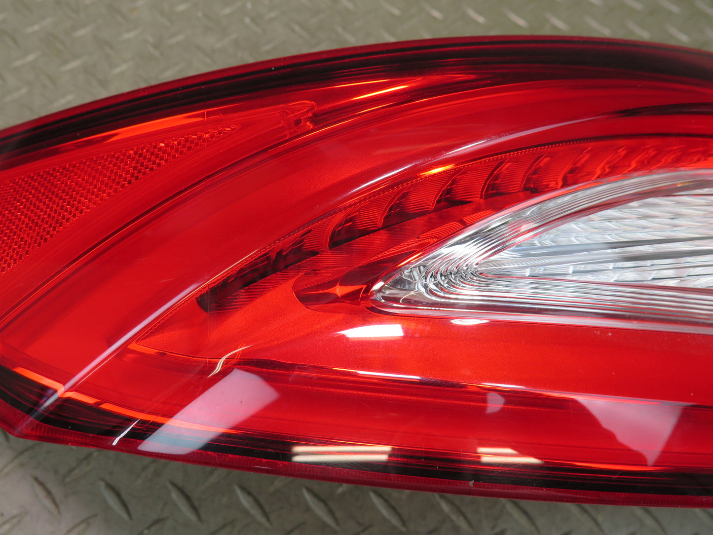 2017-2020 Maserati Levante M161 Rear Left Outer Tail Light Lamp 20670104