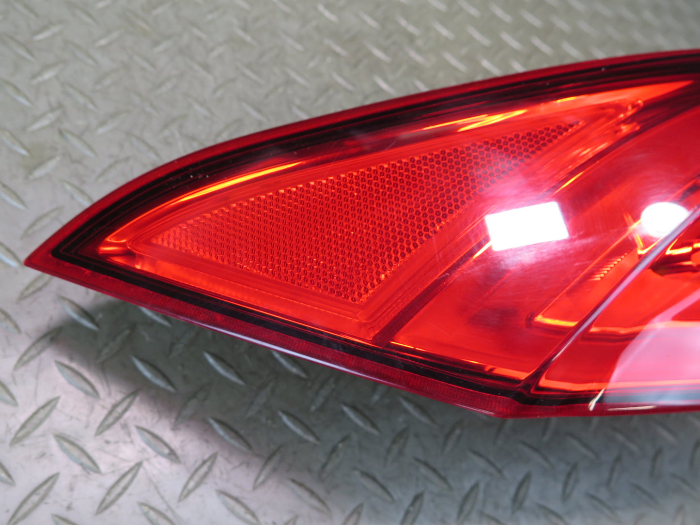 2017-2020 Maserati Levante M161 Rear Left Outer Tail Light Lamp 20670104