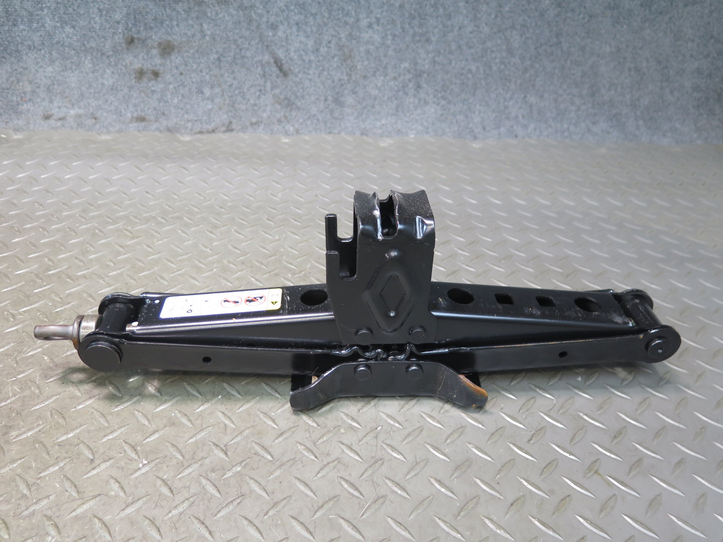 2017-2020 Maserati Levante M161 Emergency Spare Tire Lift Jack Tool KIT w Foam