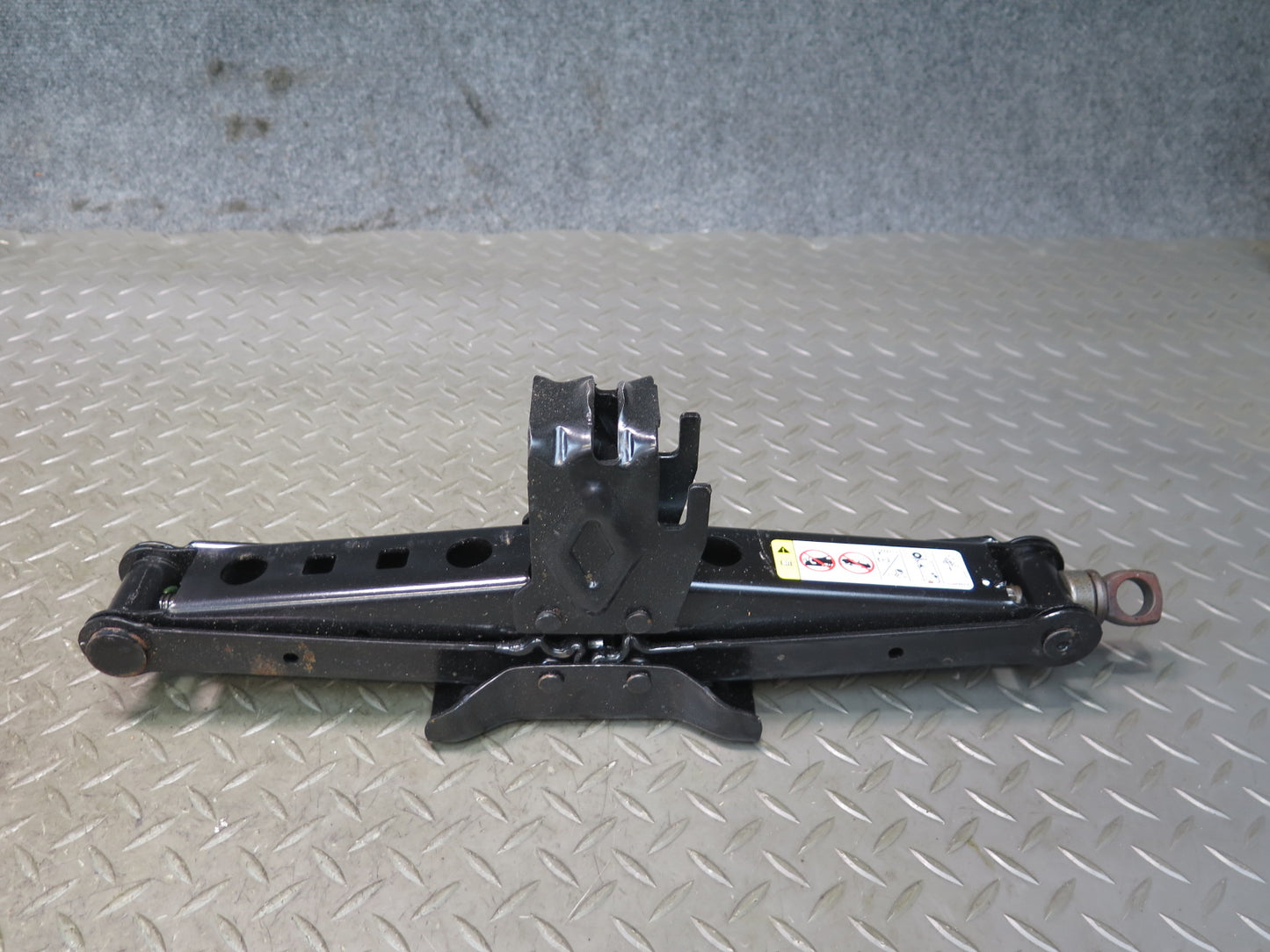 2017-2020 Maserati Levante M161 Emergency Spare Tire Lift Jack Tool KIT w Foam
