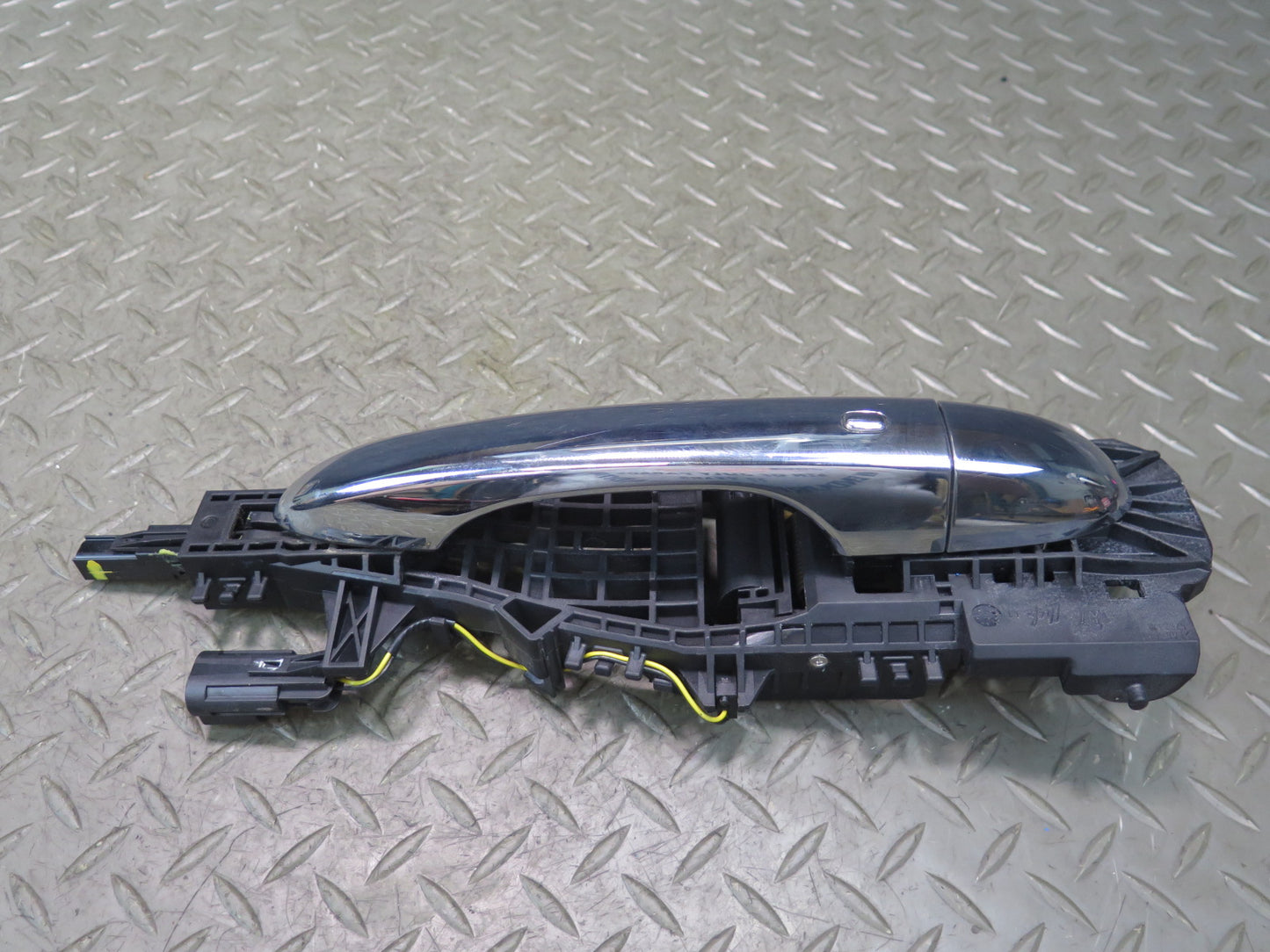 2017-2020 Maserati Levante M161 Rear Left Door Exterior Handle w Keyless Entry