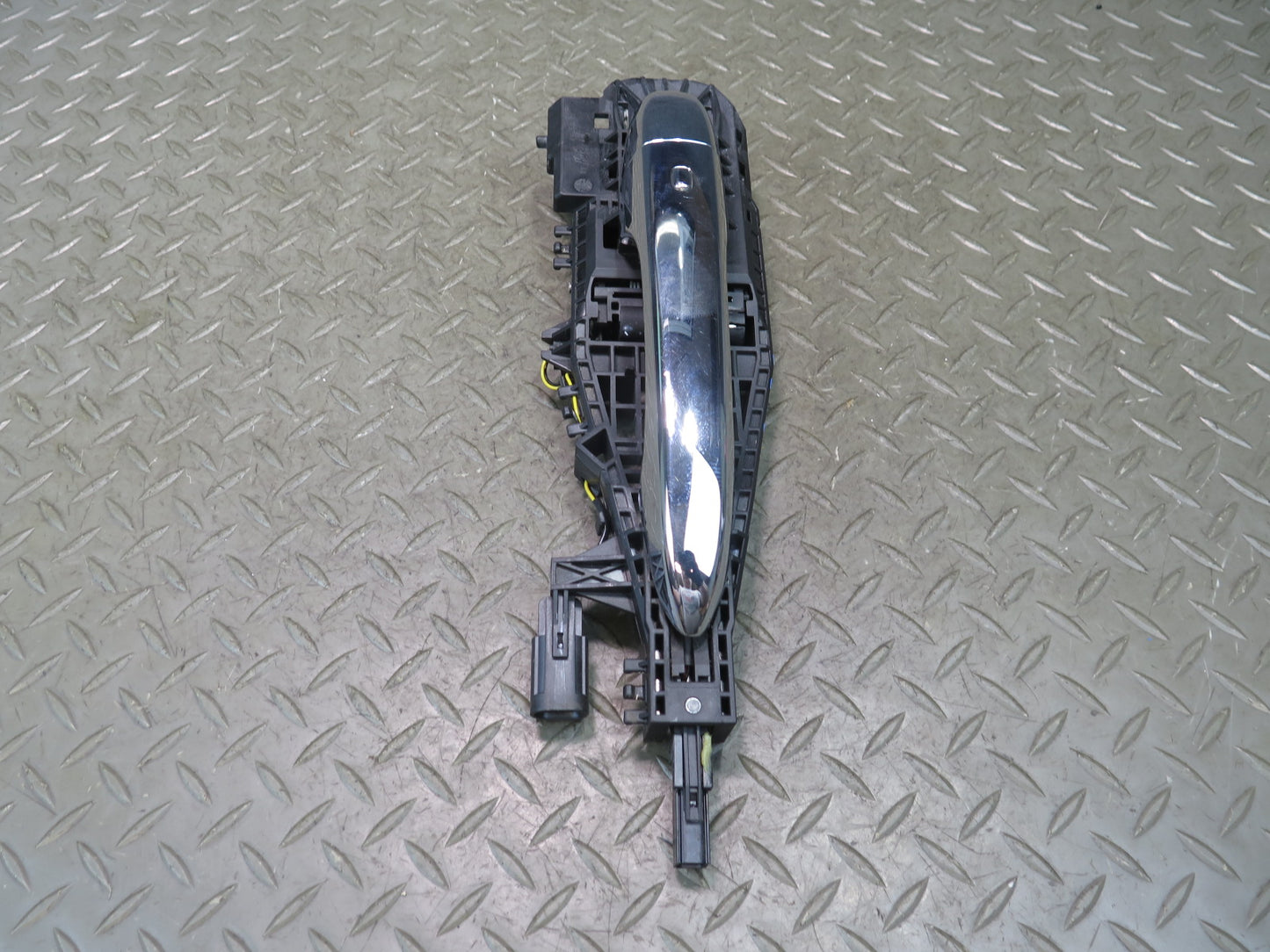 2017-2020 Maserati Levante M161 Rear Right Door Exterior Handle w Keyless Entry