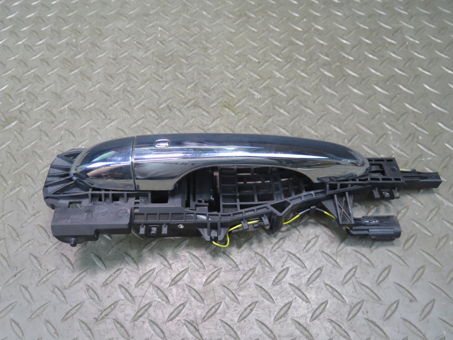 2017-2020 Maserati Levante M161 Rear Right Door Exterior Handle w Keyless Entry