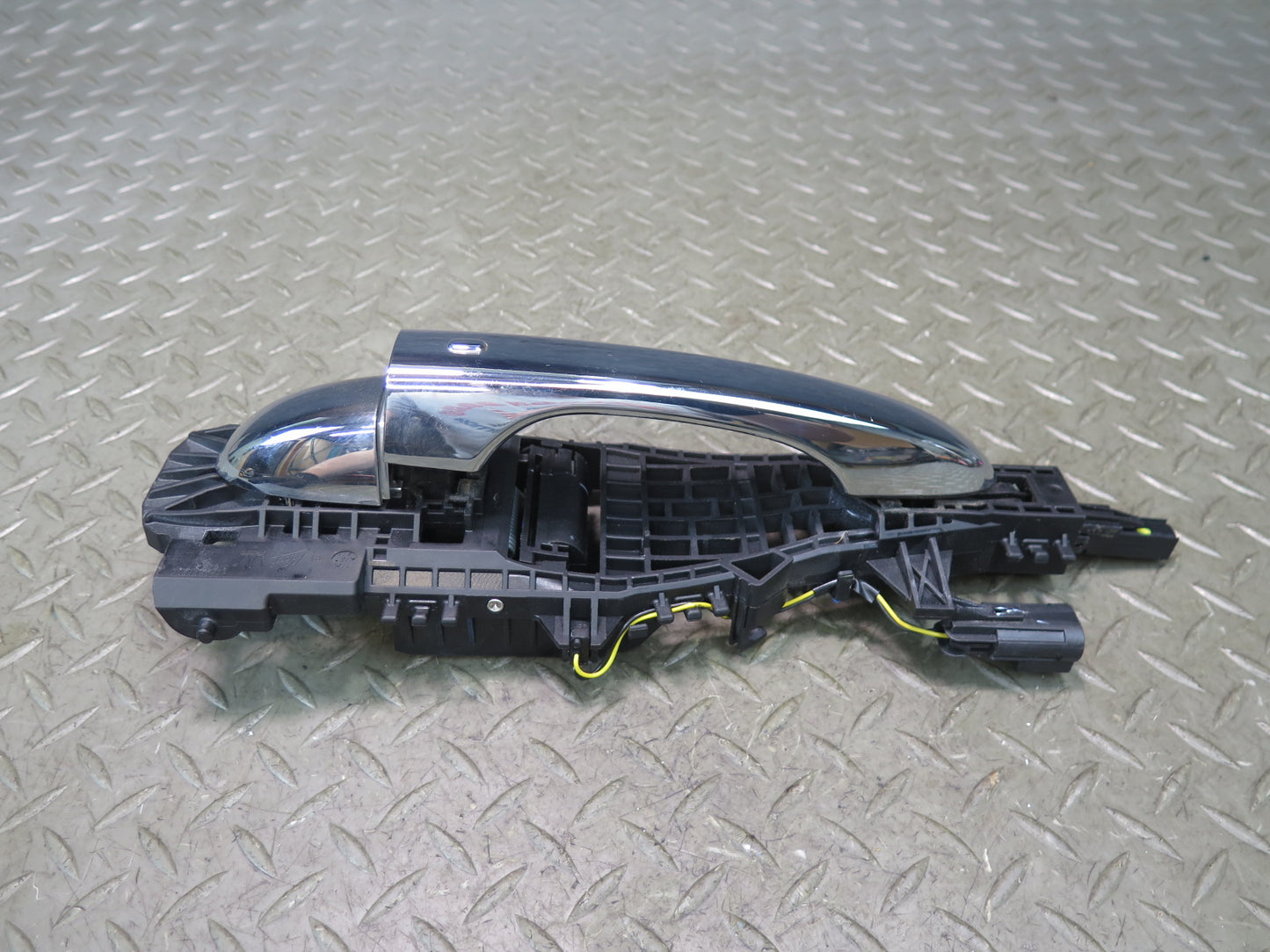 17-20 Maserati Levante M161 Front Right Door Exterior Handle w Keyless Entry