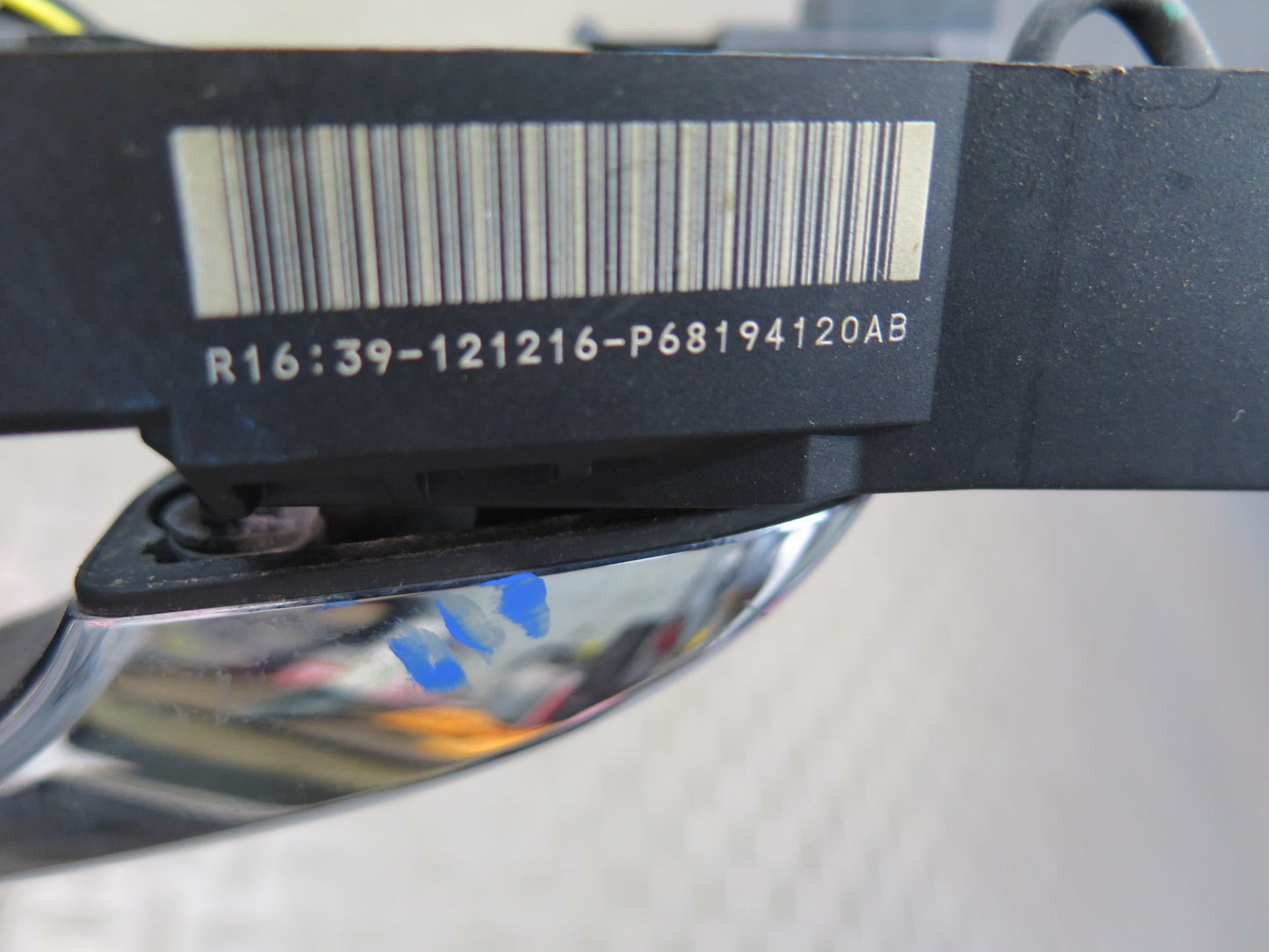 17-20 Maserati Levante M161 Front Right Door Exterior Handle w Keyless Entry