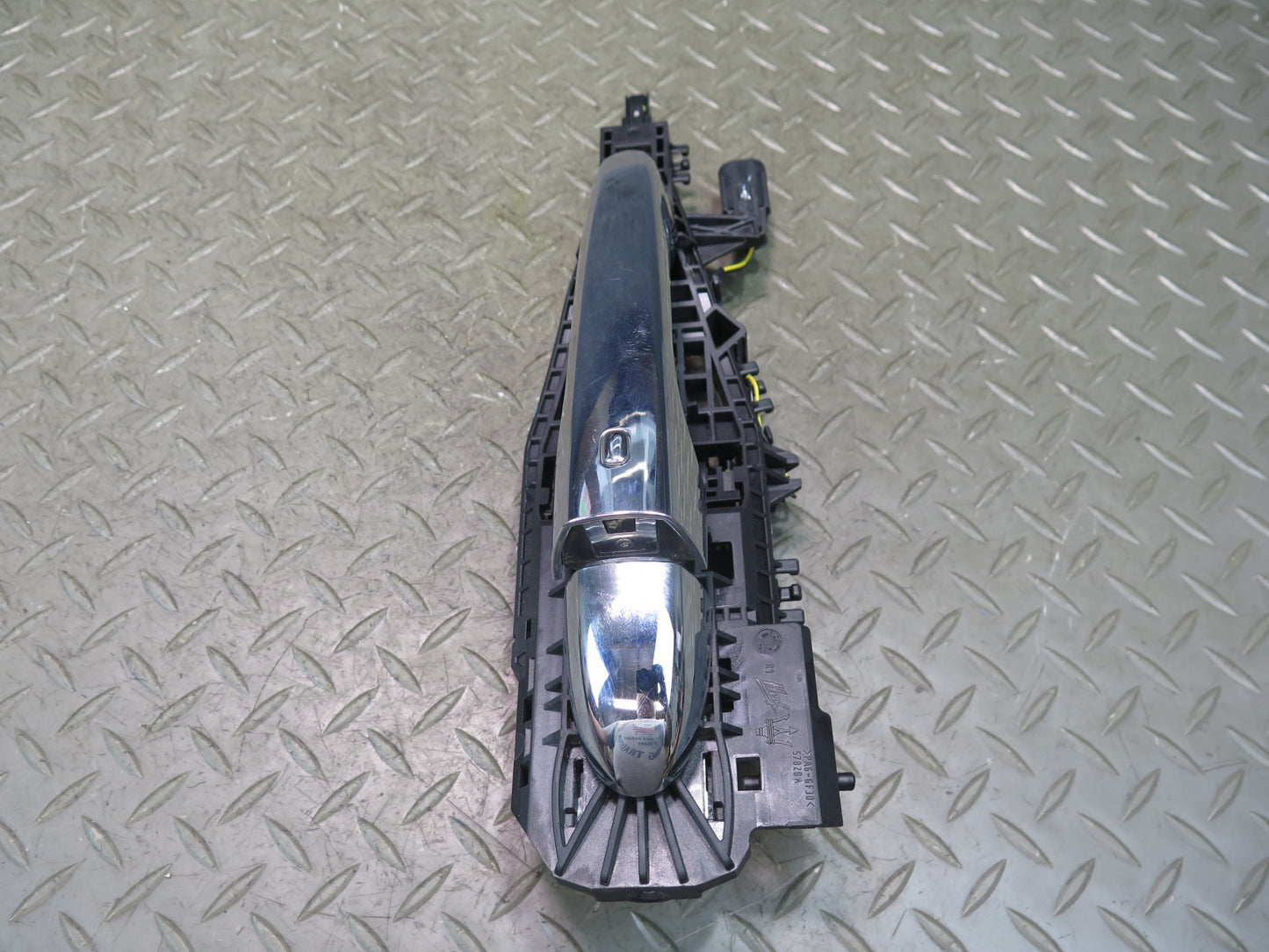 17-20 Maserati Levante M161 Front Right Door Exterior Handle w Keyless Entry
