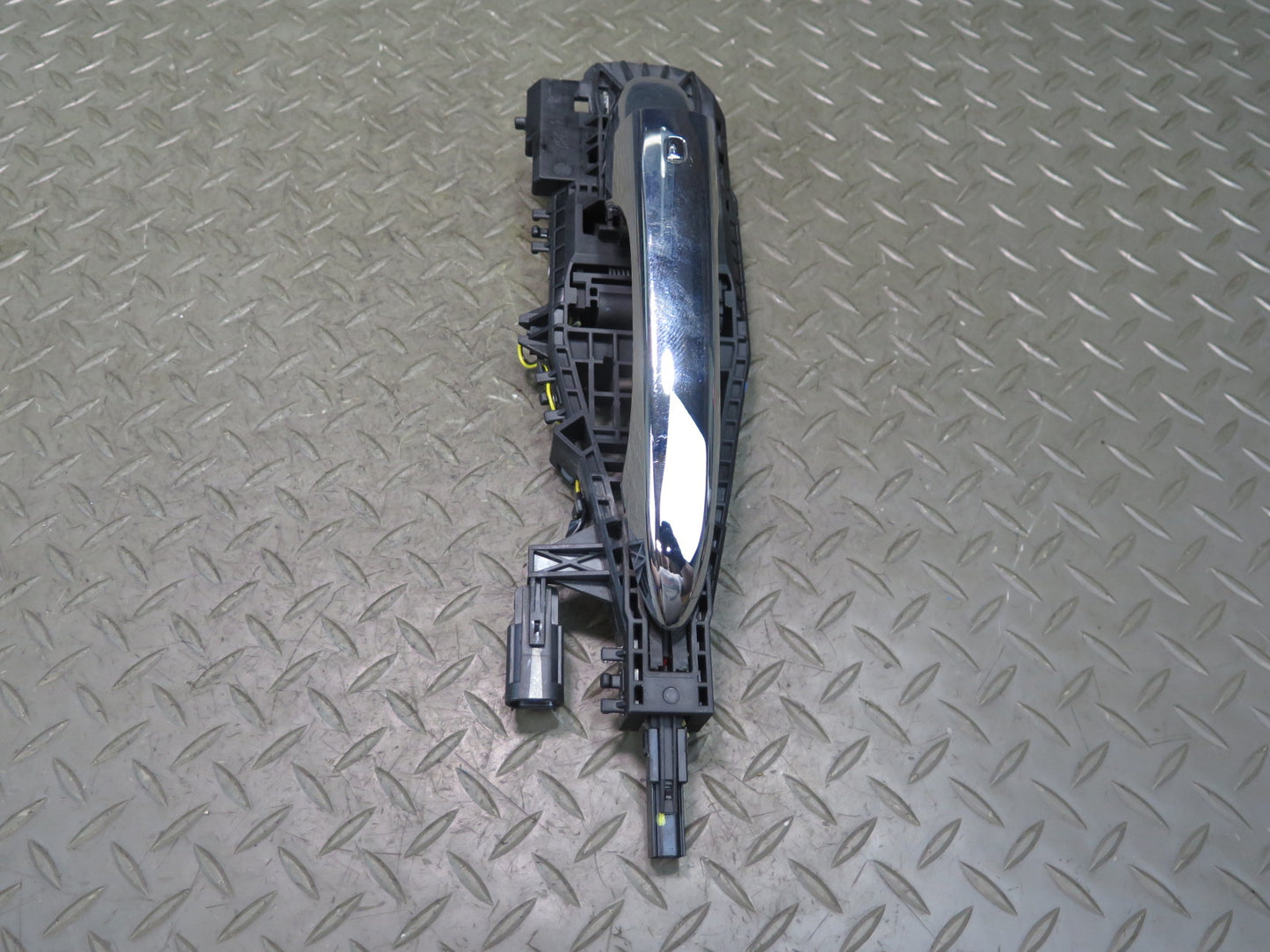 17-20 Maserati Levante M161 Front Right Door Exterior Handle w Keyless Entry