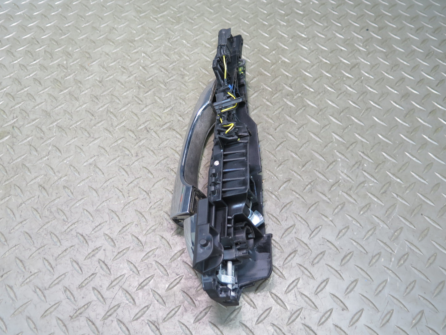 17-20 Maserati Levante M161 Front Right Door Exterior Handle w Keyless Entry