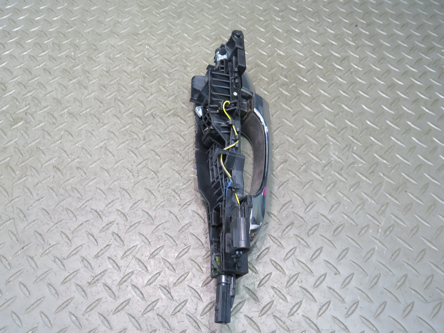 17-20 Maserati Levante M161 Front Right Door Exterior Handle w Keyless Entry