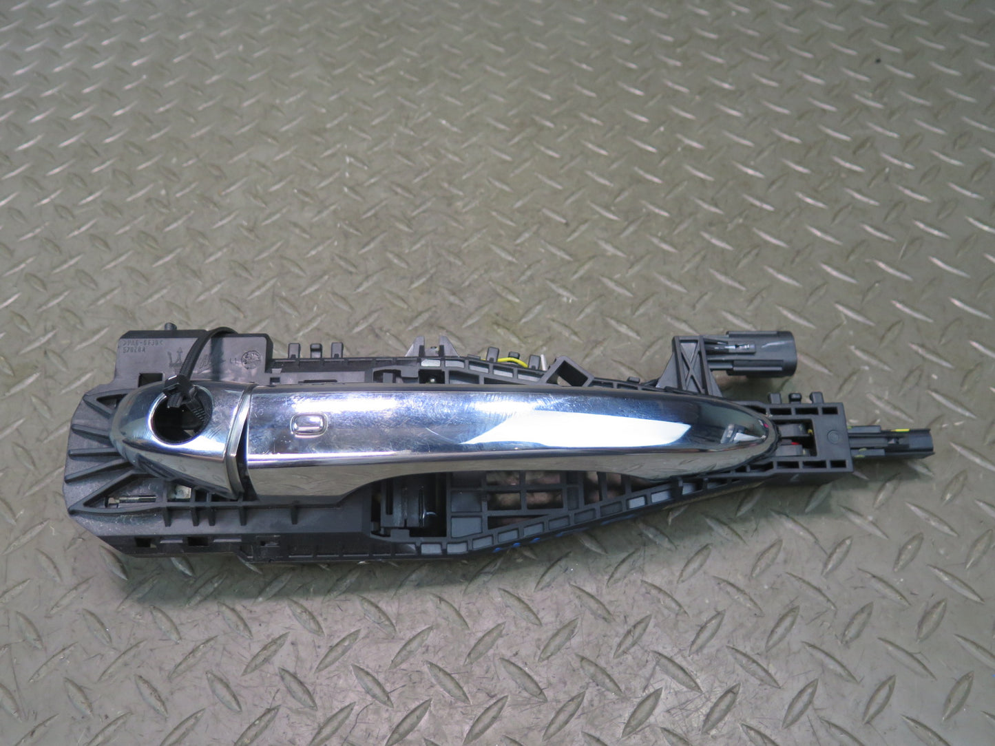 2017-2020 Maserati Levante M161 Front Left Door Exterior Handle w Keyless Entry