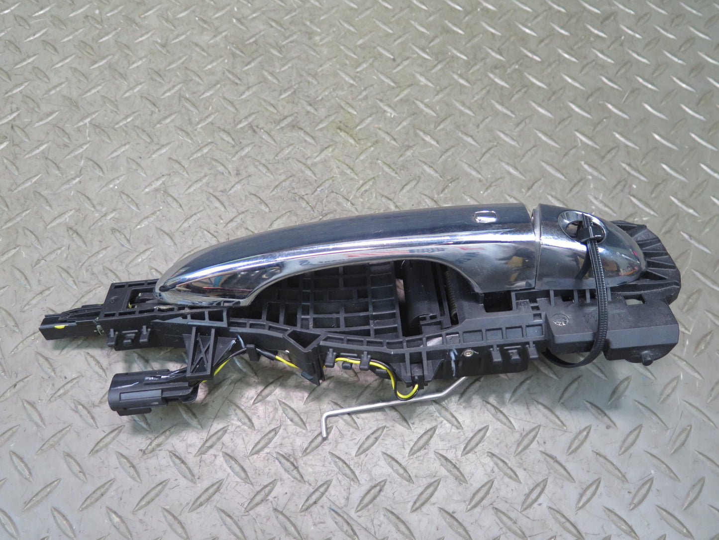 2017-2020 Maserati Levante M161 Front Left Door Exterior Handle w Keyless Entry