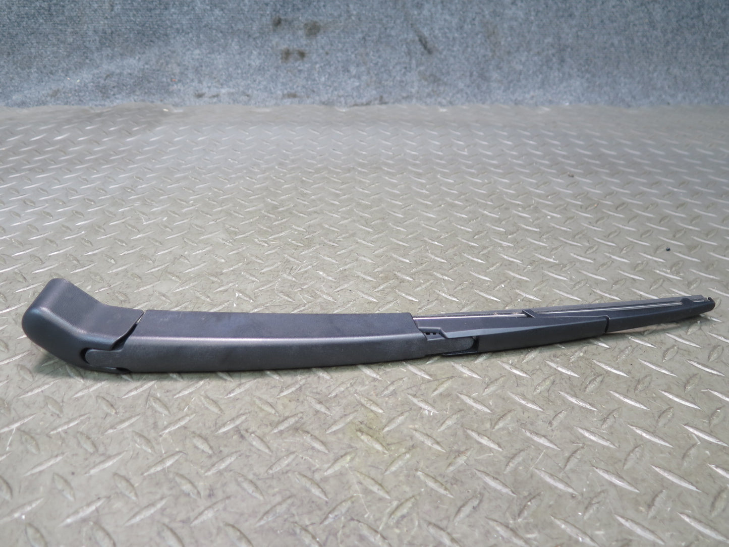2017-2020 Maserati Levante M161 Rear Trunk Lid Liftgate Tailgate Wiper Arm