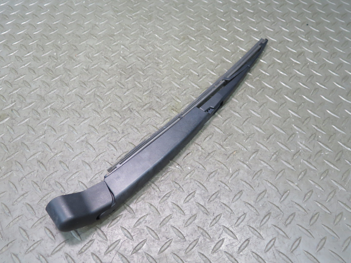2017-2020 Maserati Levante M161 Rear Trunk Lid Liftgate Tailgate Wiper Arm