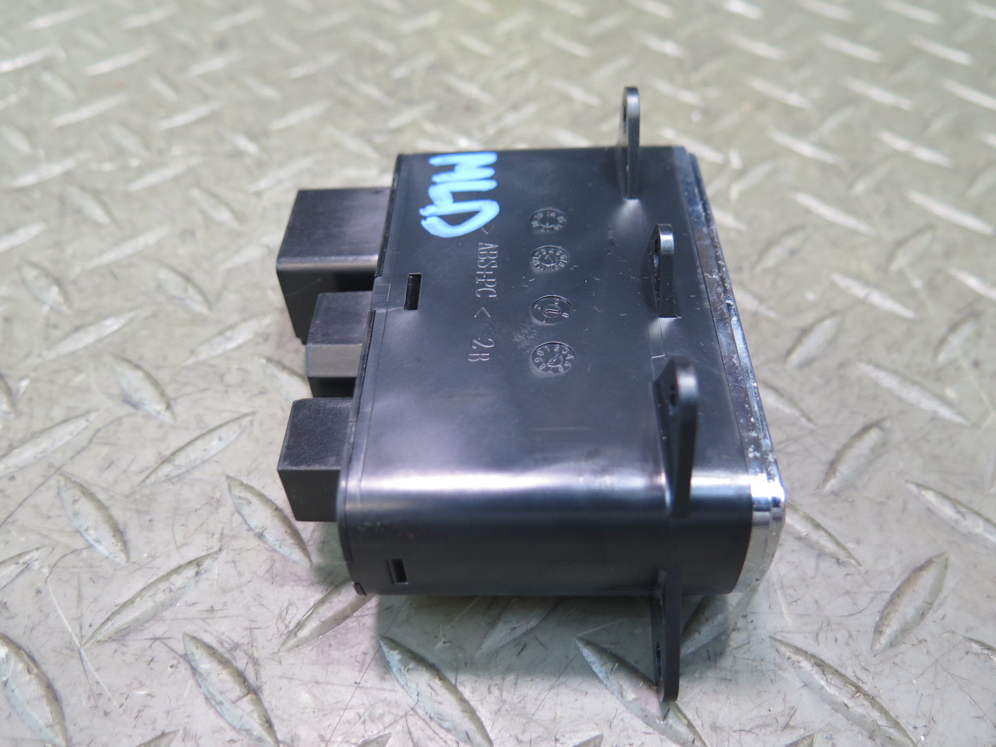 2017-2020 Maserati Levante M161 Center Console AUX USB Hub 670104961
