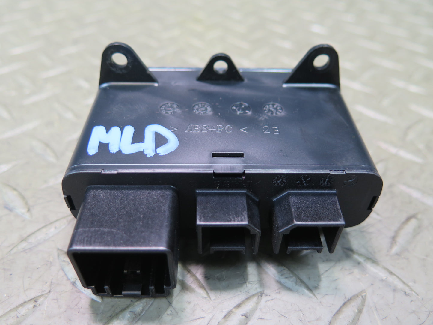 2017-2020 Maserati Levante M161 Center Console AUX USB Hub 670104961