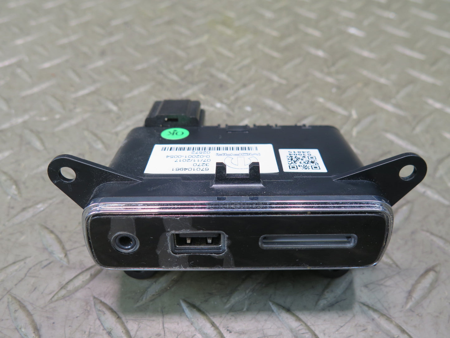 2017-2020 Maserati Levante M161 Center Console AUX USB Hub 670104961