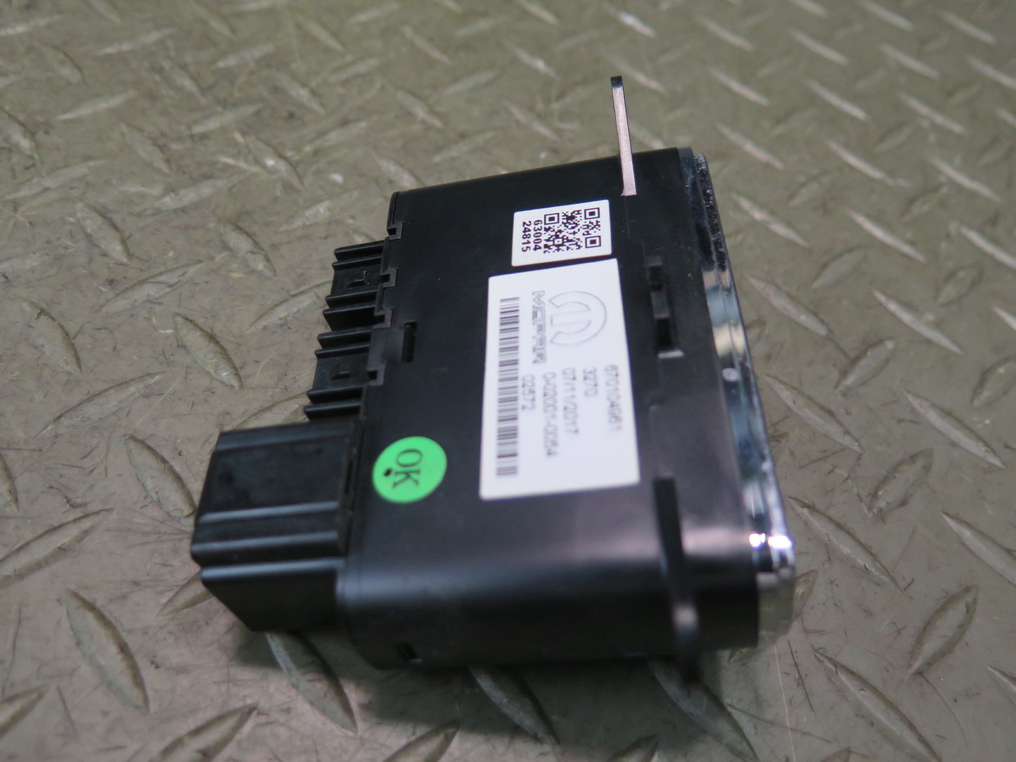 2017-2020 Maserati Levante M161 Center Console AUX USB Hub 670104961