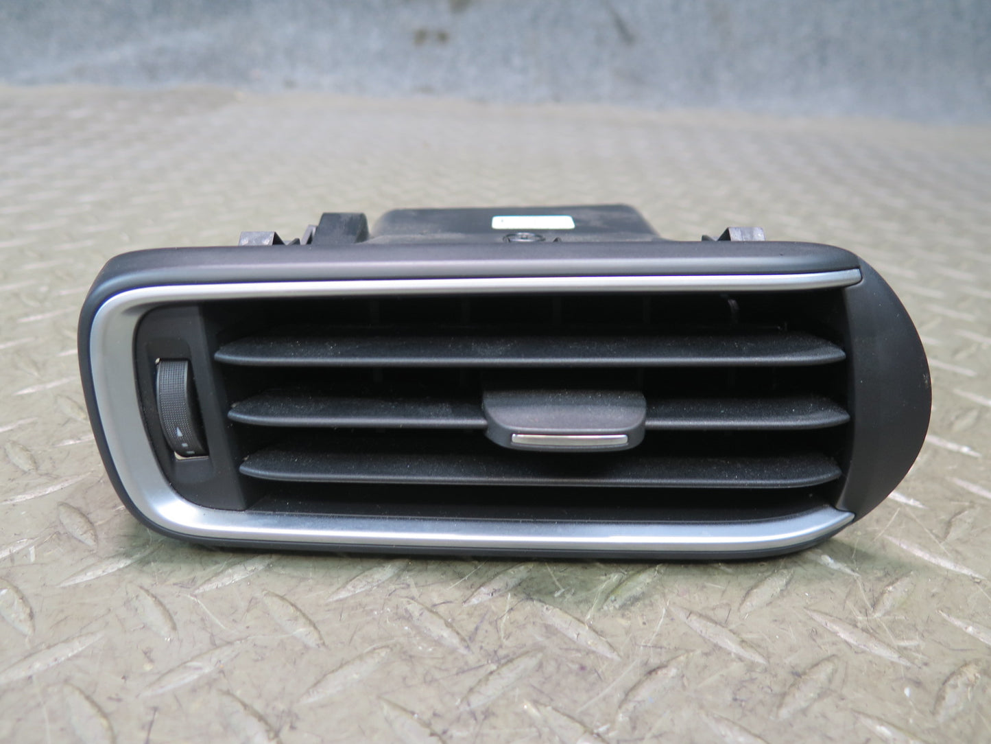 2017-2020 Maserati Levante M161 Dash Front Left A/C Air Vent Grille