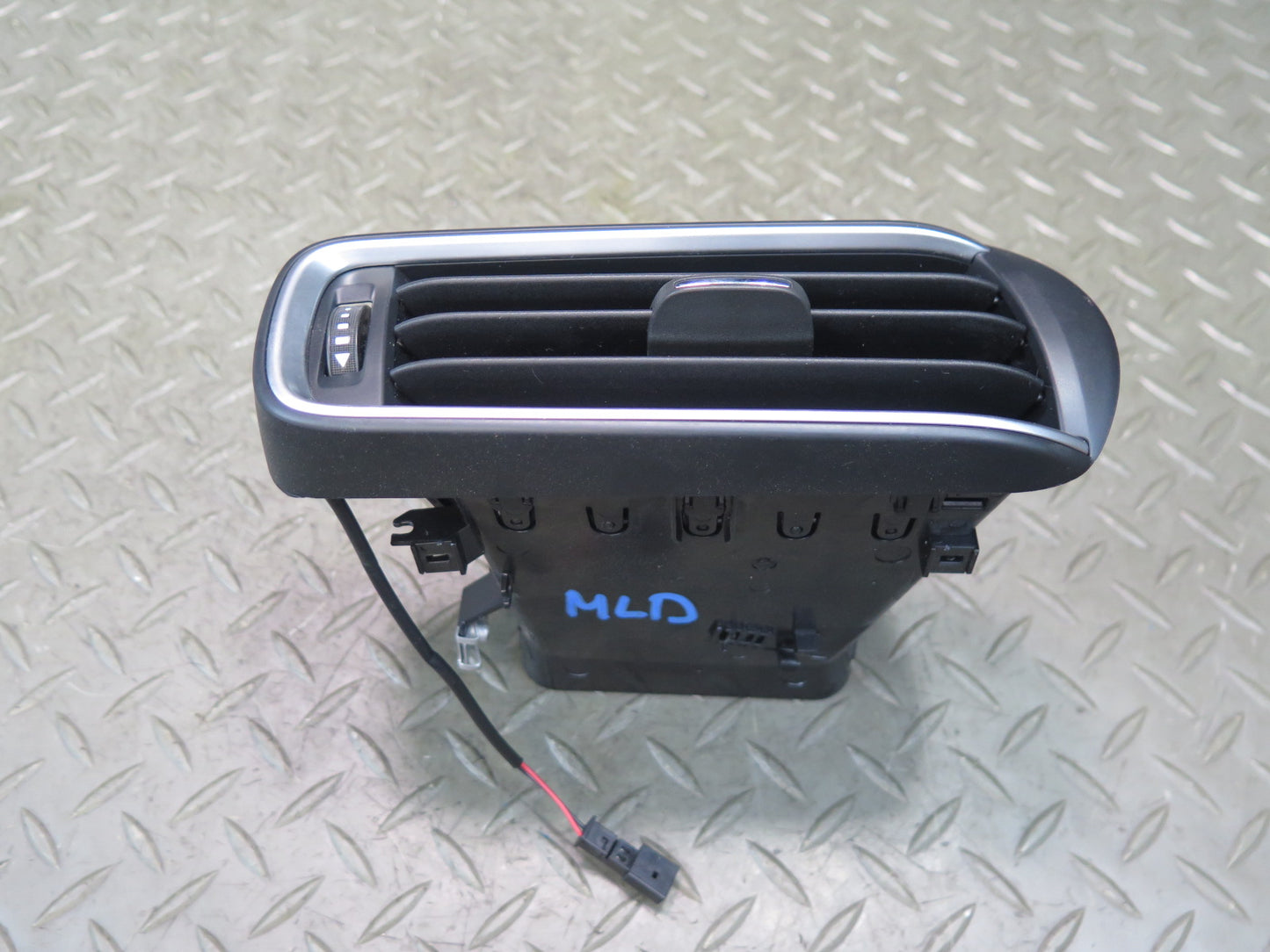 2017-2020 Maserati Levante M161 Dash Front Left A/C Air Vent Grille