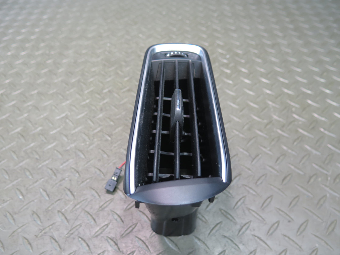 2017-2020 Maserati Levante M161 Dash Front Left A/C Air Vent Grille