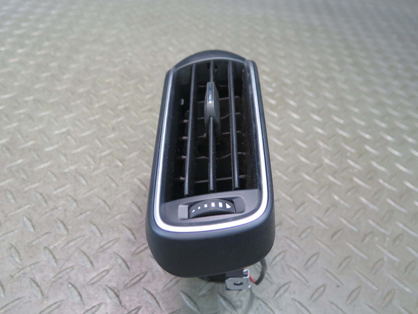 2017-2020 Maserati Levante M161 Dash Front Left A/C Air Vent Grille