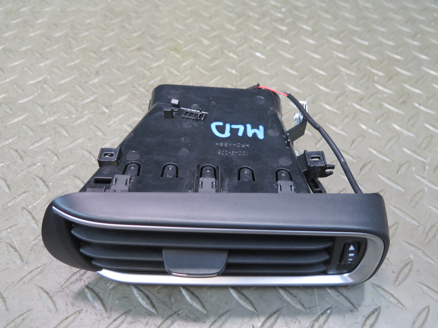 2017-2020 Maserati Levante M161 Dash Front Left A/C Air Vent Grille