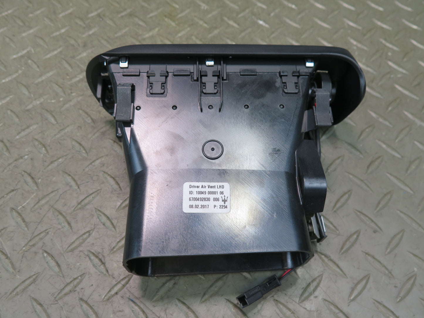 2017-2020 Maserati Levante M161 Dash Front Left A/C Air Vent Grille