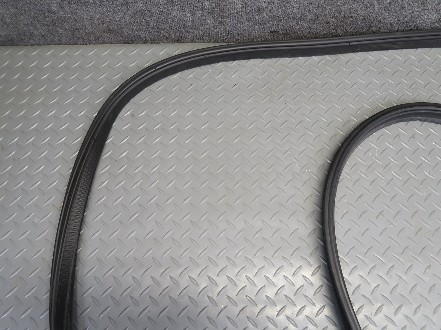 05-13 Chevrolet Corvette C6 Coupe Rear Trunk Weatherstrip Rubber Seal OEM