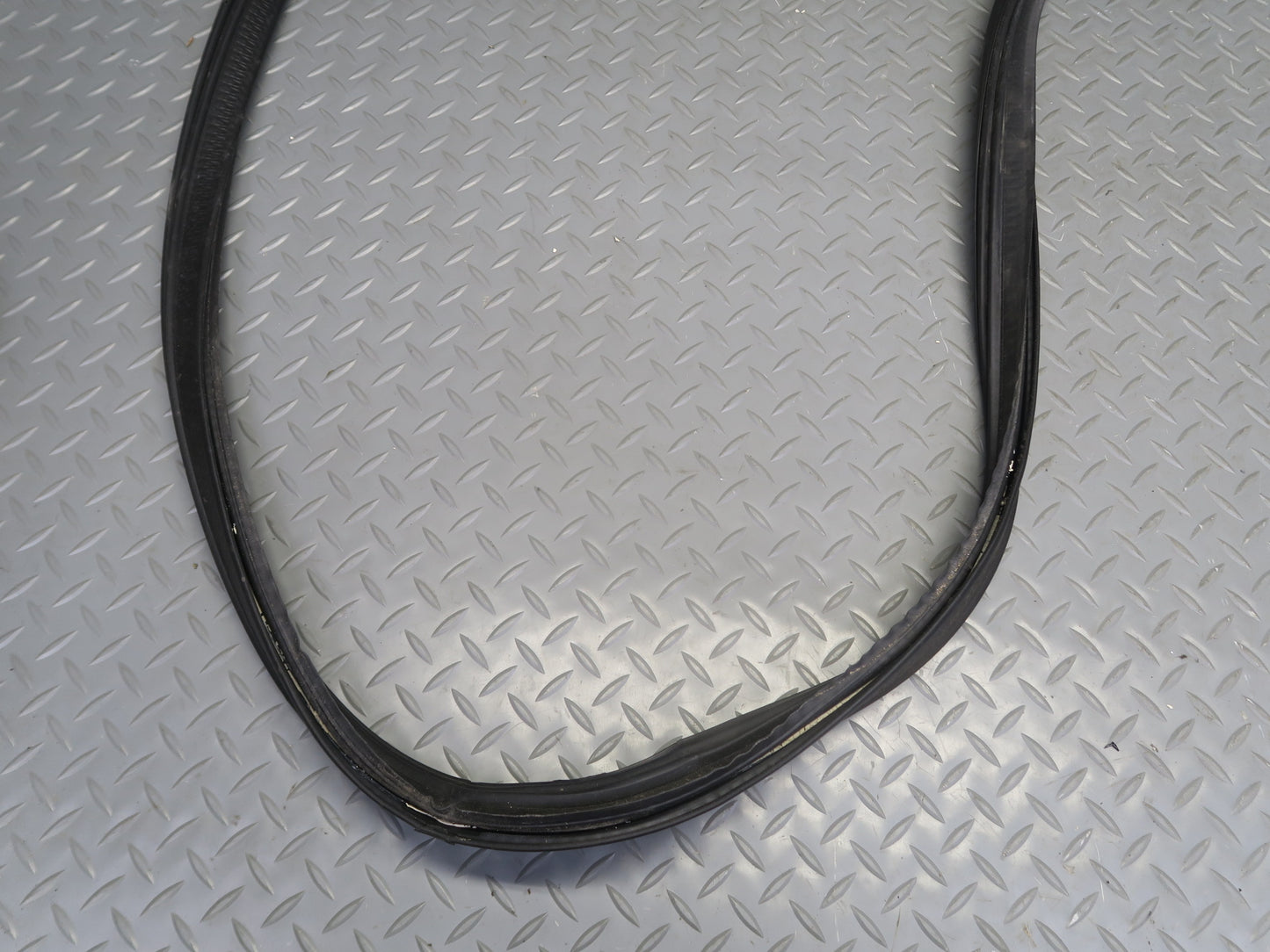 05-13 Chevrolet Corvette C6 Coupe Rear Trunk Weatherstrip Rubber Seal OEM