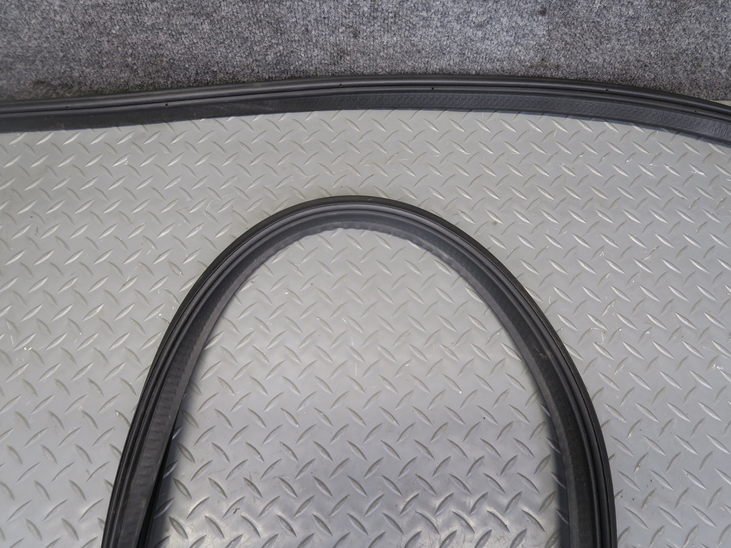 05-13 Chevrolet Corvette C6 Coupe Rear Trunk Weatherstrip Rubber Seal OEM