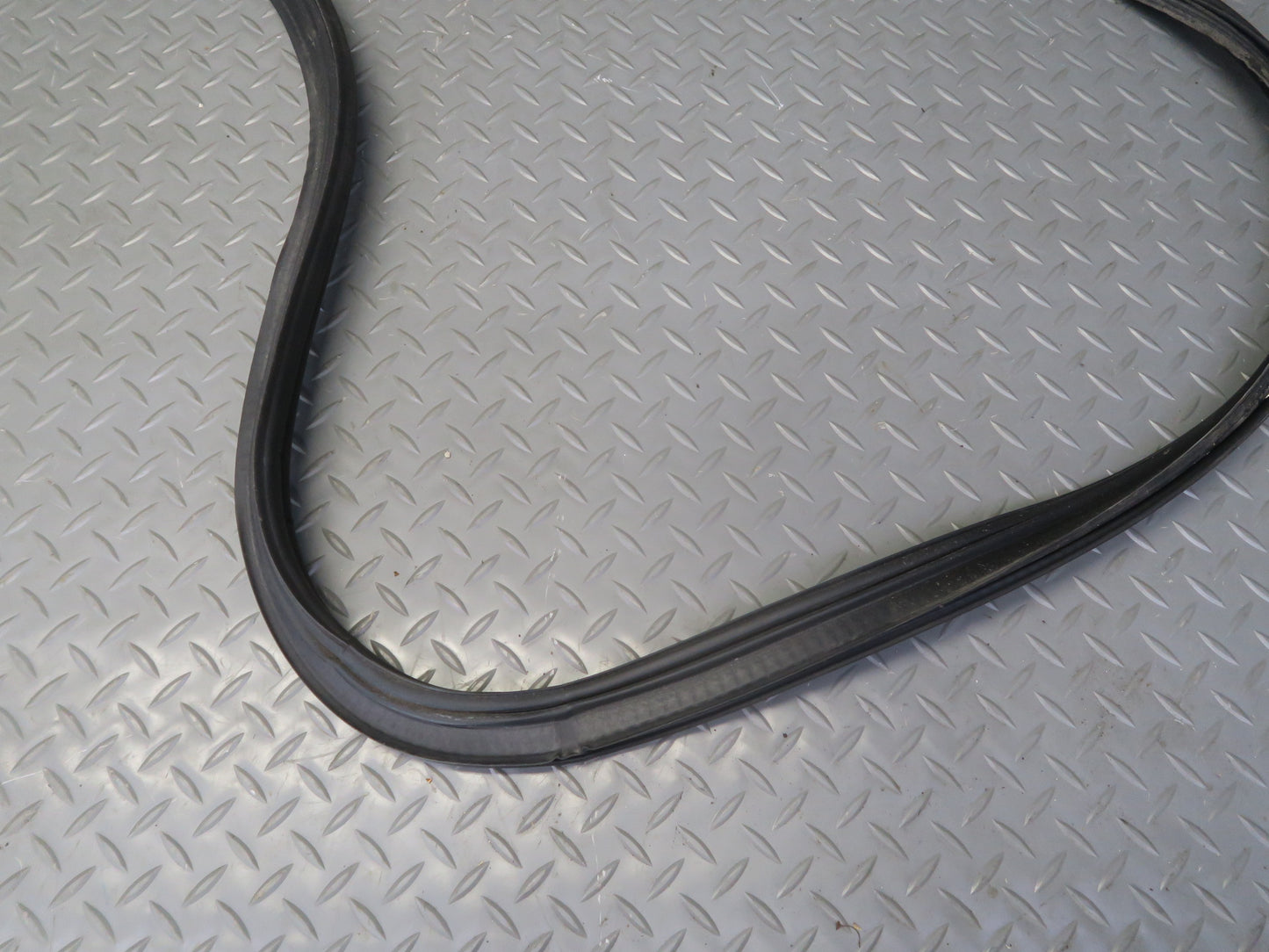 05-13 Chevrolet Corvette C6 Coupe Rear Trunk Weatherstrip Rubber Seal OEM