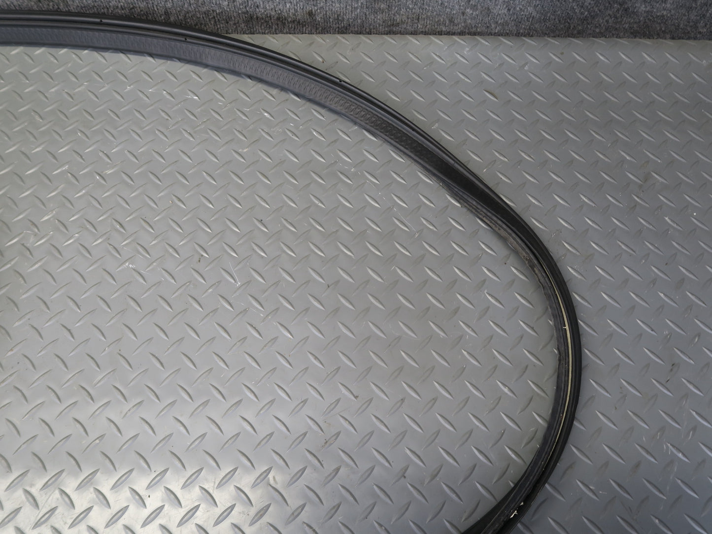 05-13 Chevrolet Corvette C6 Coupe Rear Trunk Weatherstrip Rubber Seal OEM
