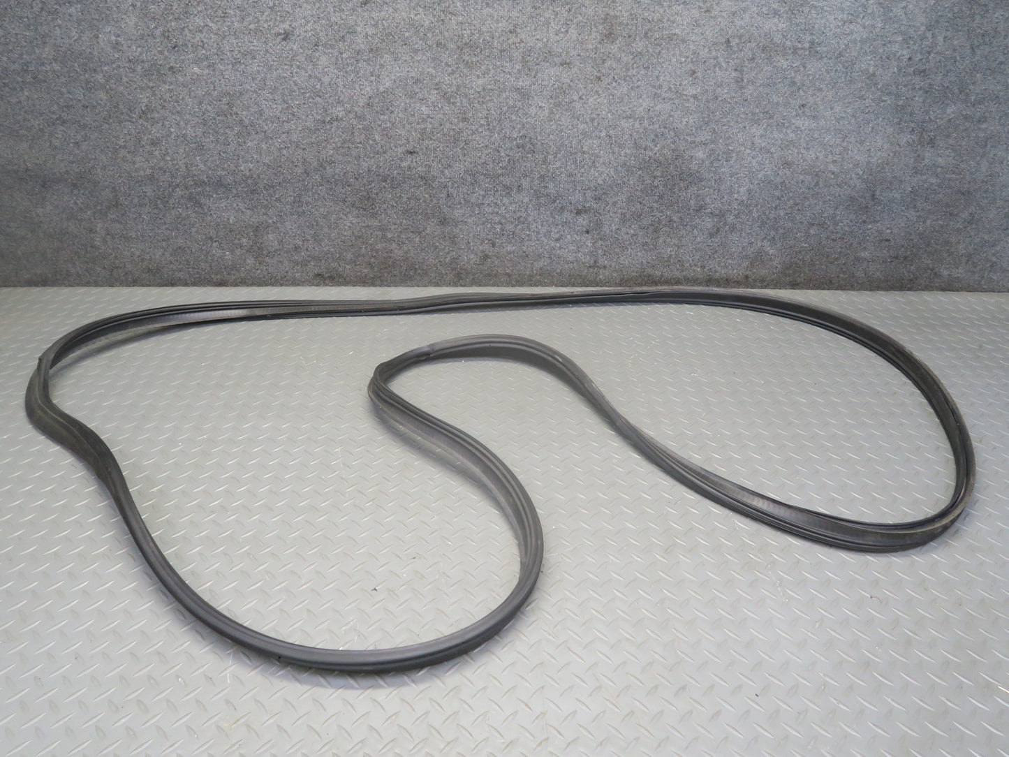 05-13 Chevrolet Corvette C6 Coupe Rear Trunk Weatherstrip Rubber Seal OEM