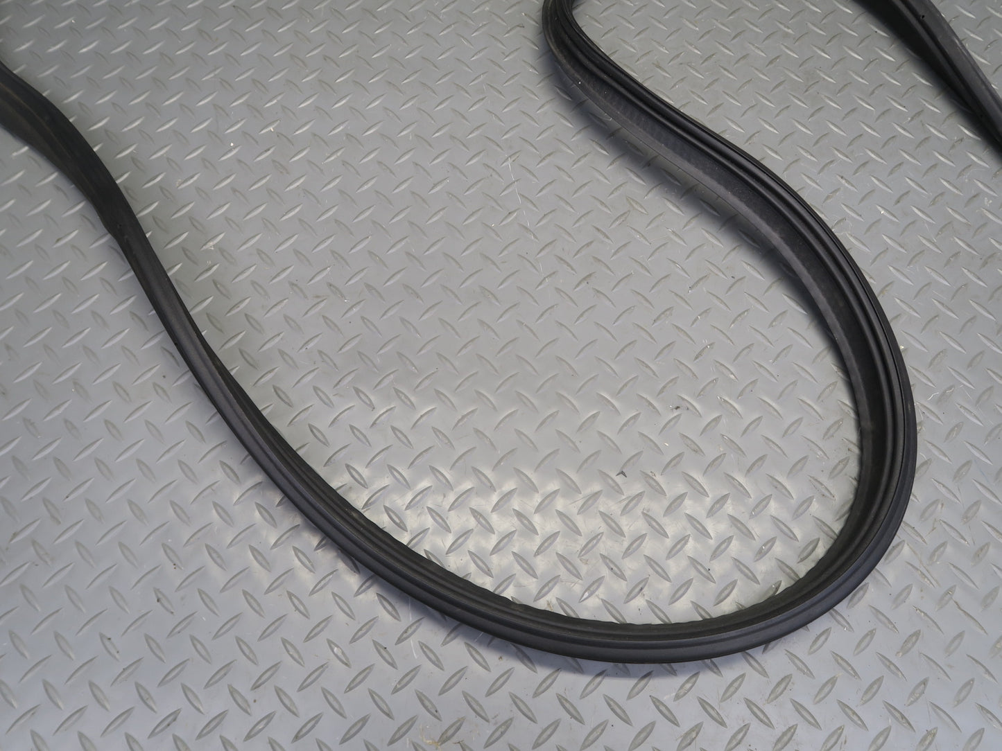 05-13 Chevrolet Corvette C6 Coupe Rear Trunk Weatherstrip Rubber Seal OEM