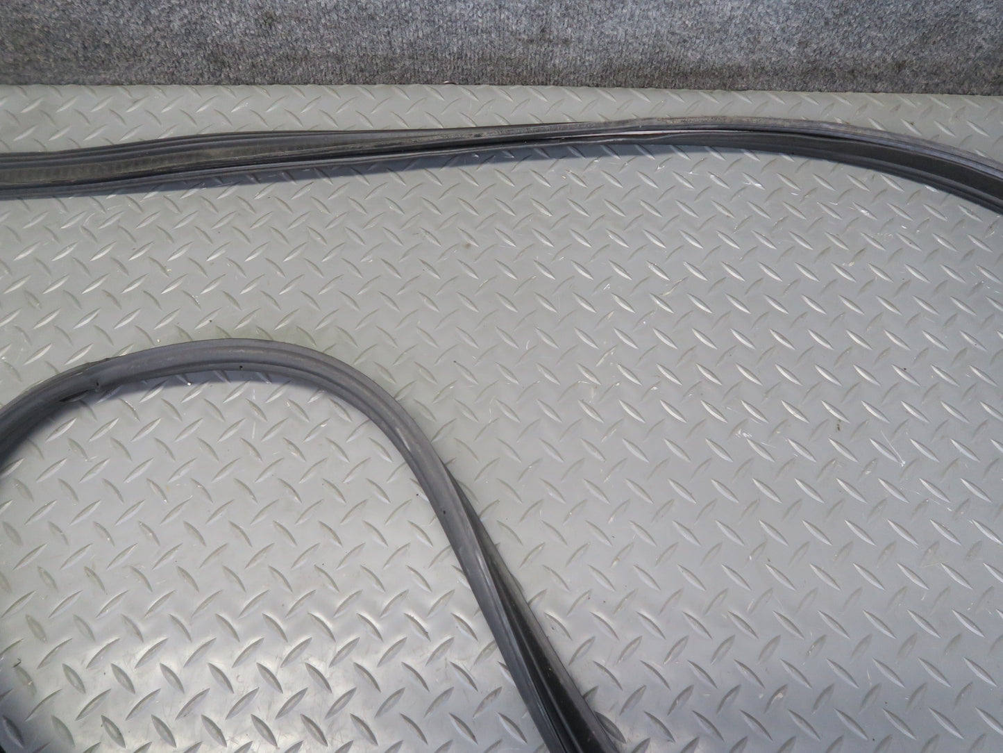 05-13 Chevrolet Corvette C6 Coupe Rear Trunk Weatherstrip Rubber Seal OEM