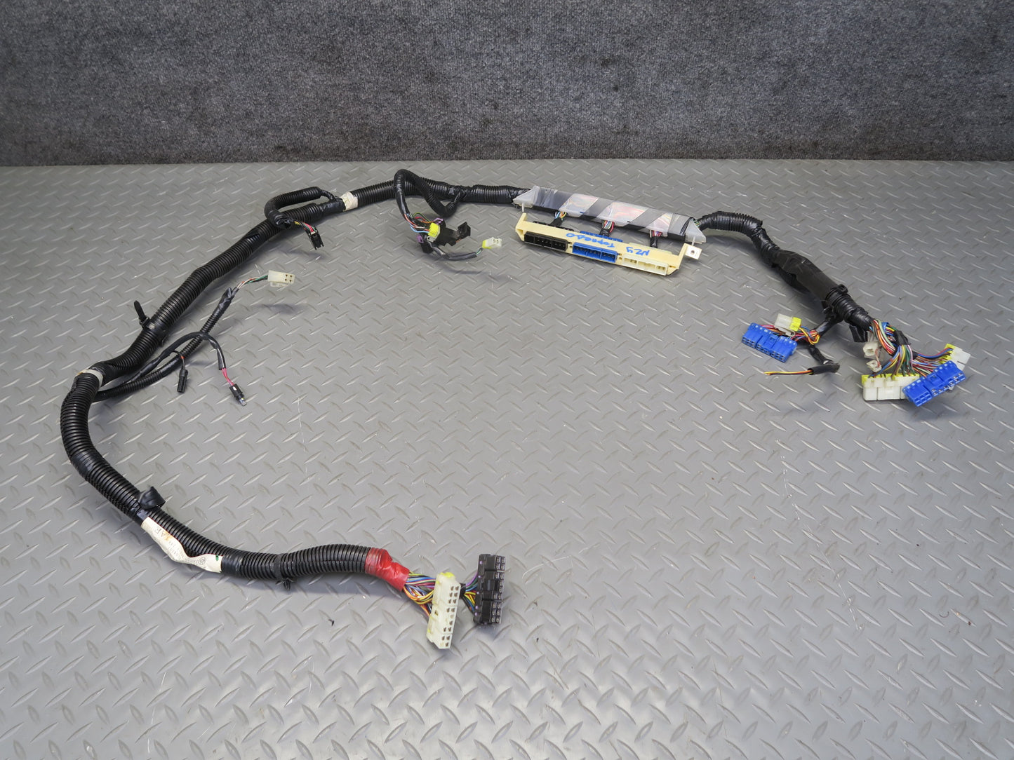 1987 Nissan Z31 300ZX Instrument Panel Dash Wire Wiring Harness 24013-21P04 OEM
