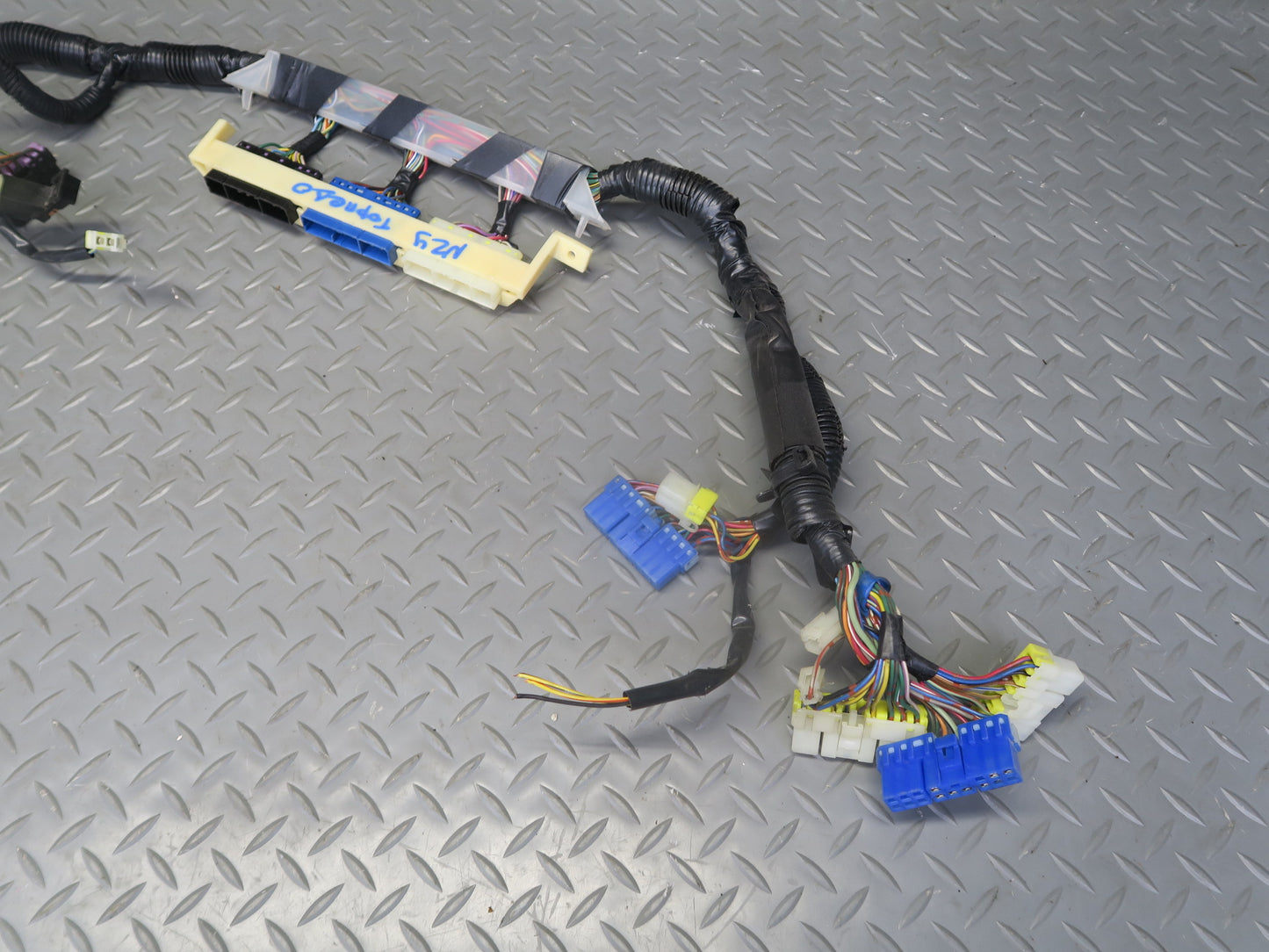 1987 Nissan Z31 300ZX Instrument Panel Dash Wire Wiring Harness 24013-21P04 OEM