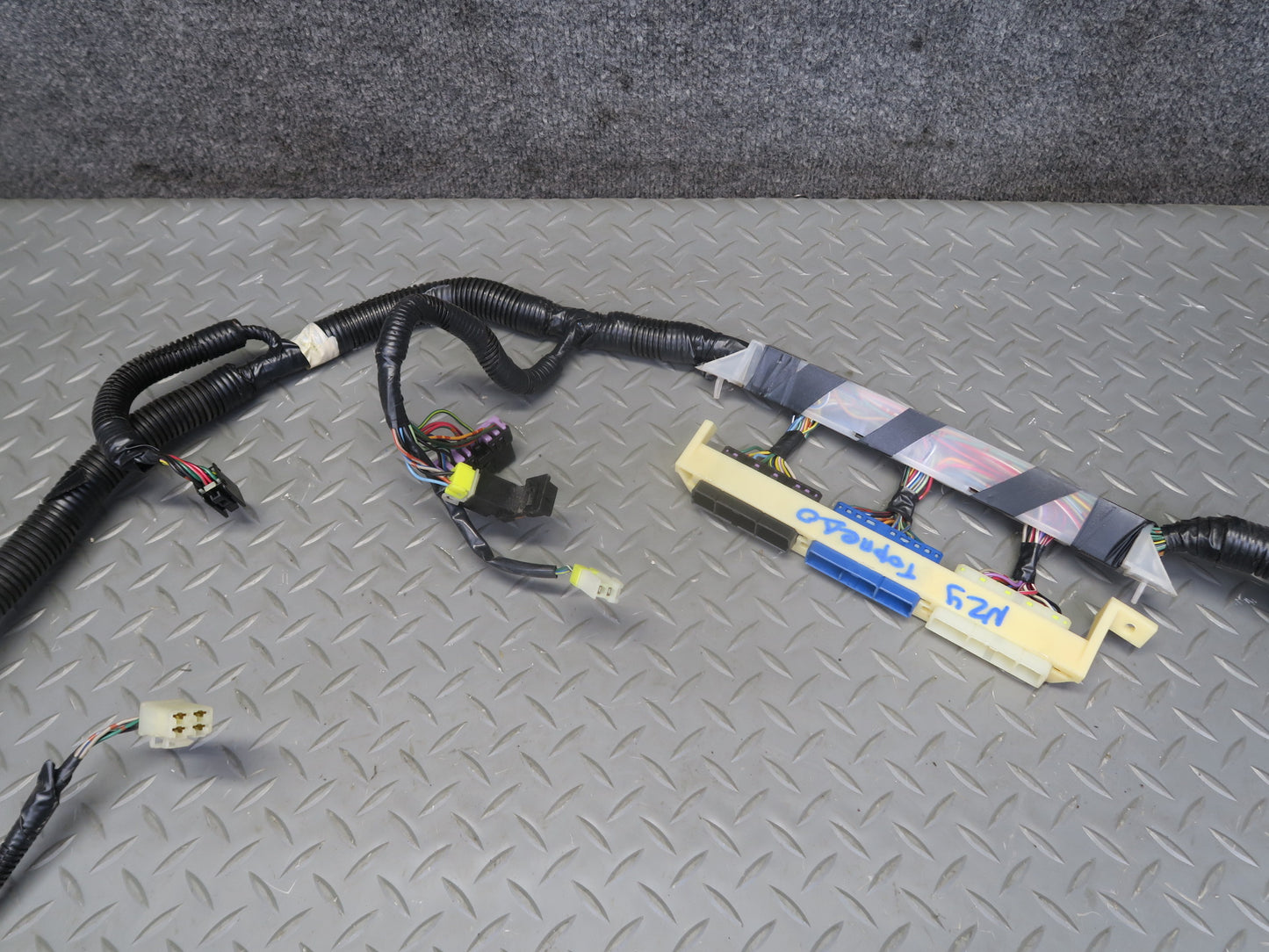 1987 Nissan Z31 300ZX Instrument Panel Dash Wire Wiring Harness 24013-21P04 OEM