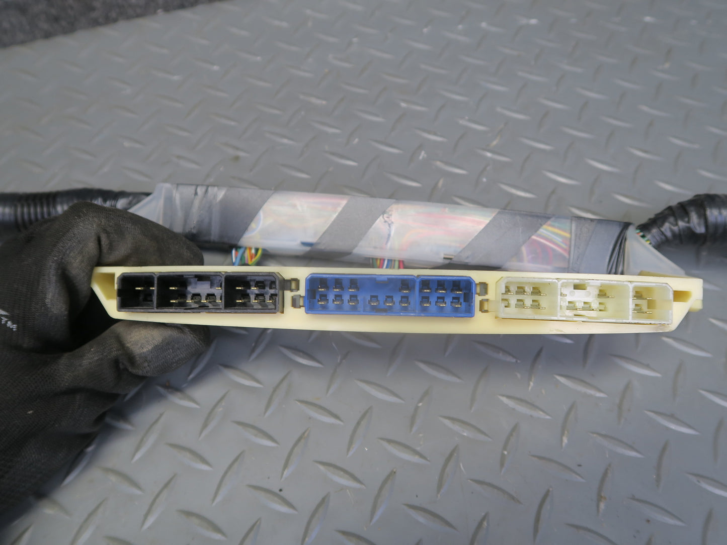 1987 Nissan Z31 300ZX Instrument Panel Dash Wire Wiring Harness 24013-21P04 OEM