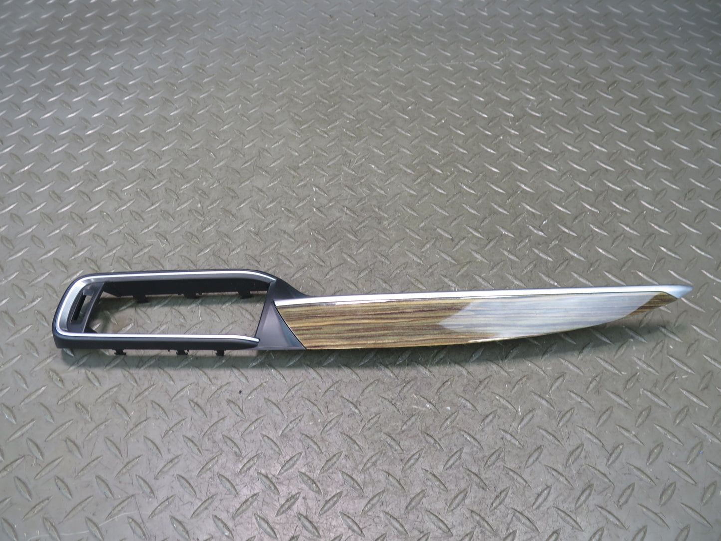 2017-2020 Maserati Levante M161 Dash Front Right Wood Trim Bezel