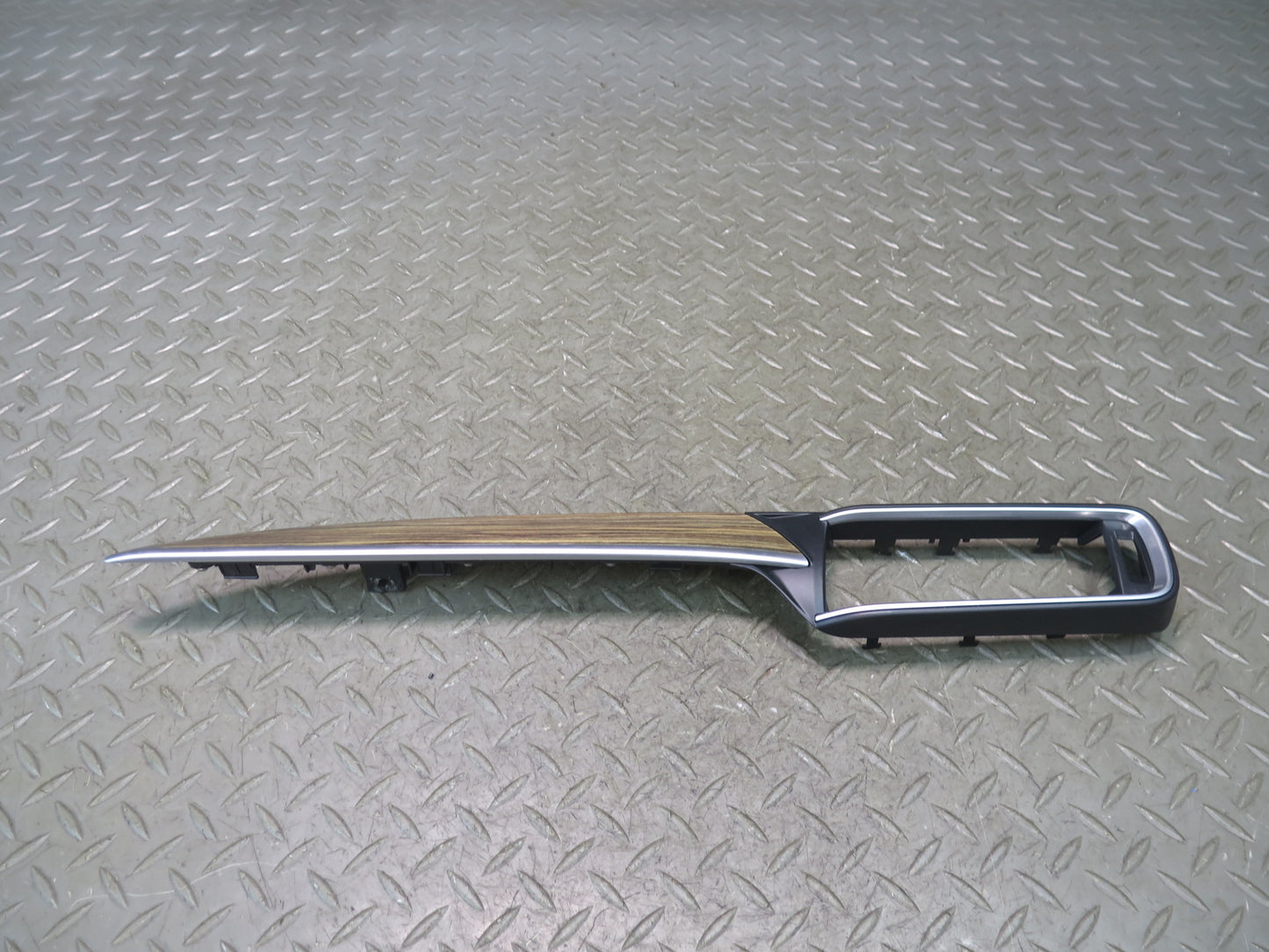 2017-2020 Maserati Levante M161 Dash Front Right Wood Trim Bezel