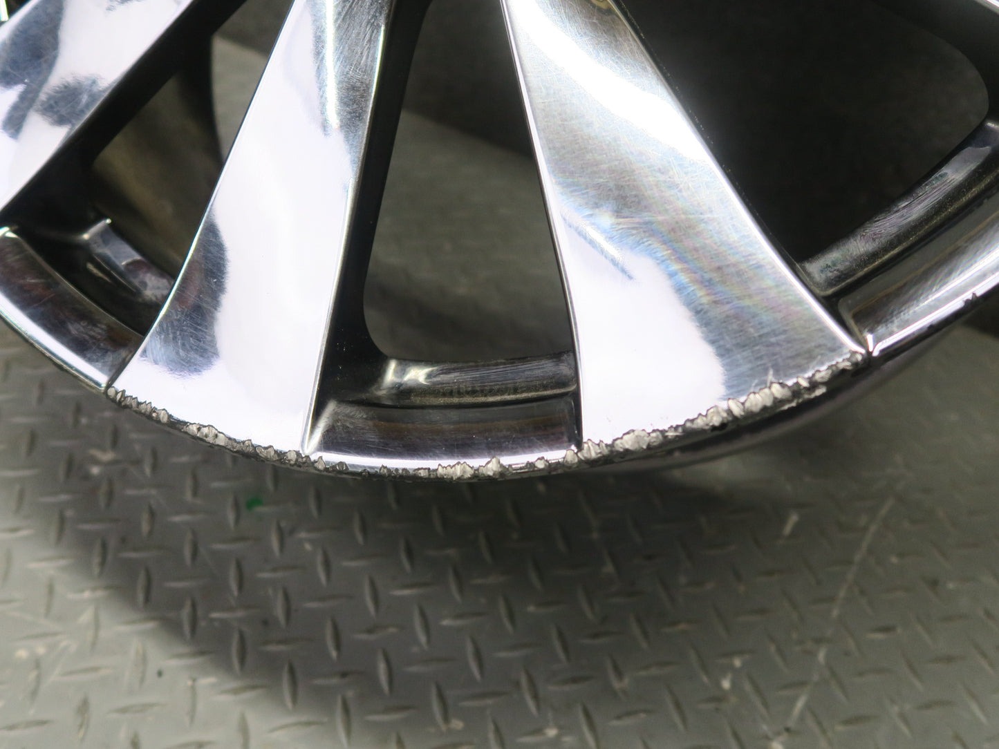 Set of 4 Rays Versus Genoma R19 19" Wheel Rim 19x8JJ ET45 Damaged